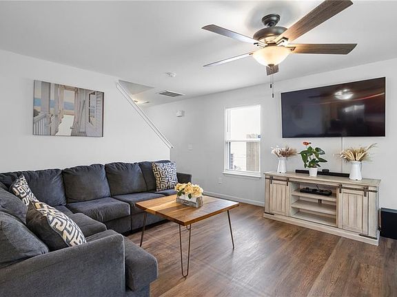 5th image of 722 Cairn Cir