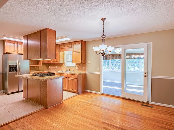 4th image of 9204 Cobblestone Hill Dr