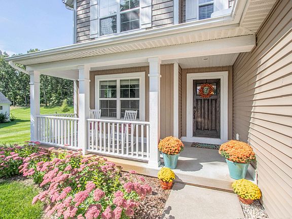3rd image of 8589 Camelot Dr NE