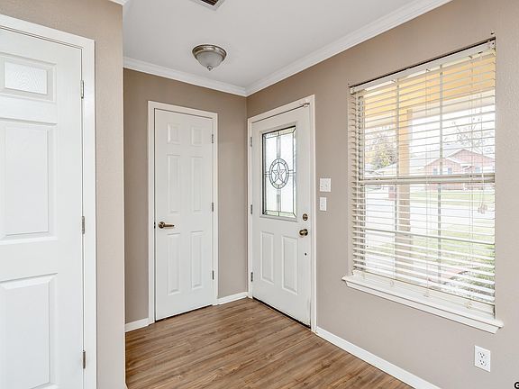 5th image of 1108 Woodlands Park Dr