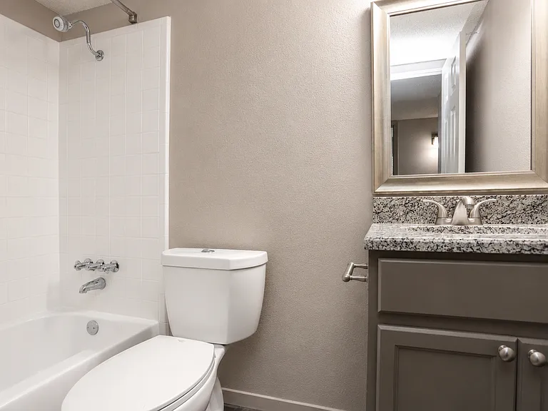 Riverbend Apartments — Photo 8