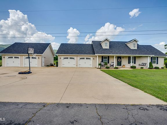 2nd image of 179 Lincoln Dr