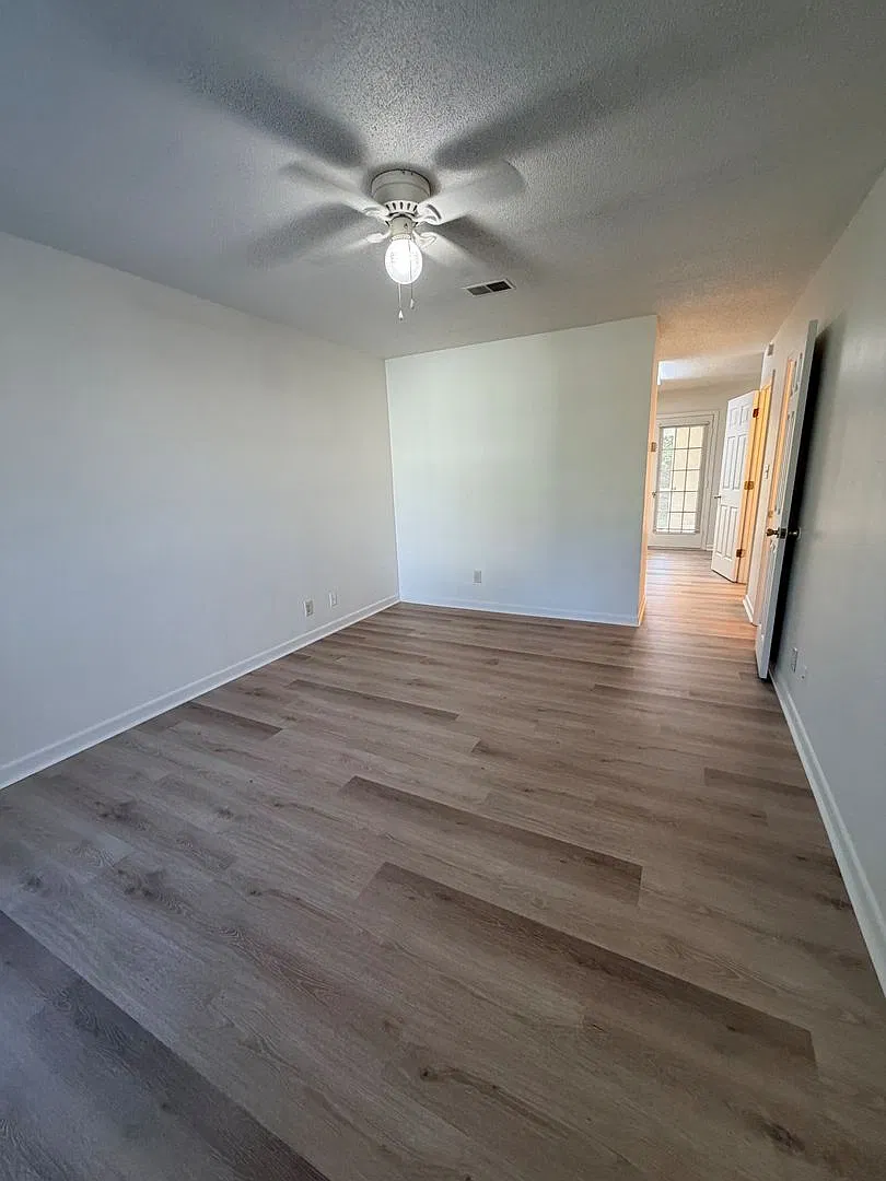 442 Stanley Ave — Photo 2
