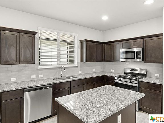 4th image of 370 Hortus Dr