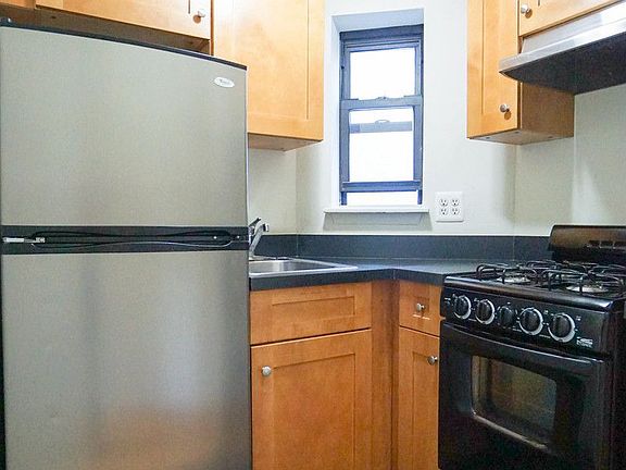 3rd image of 307 E 94th St APT 4D