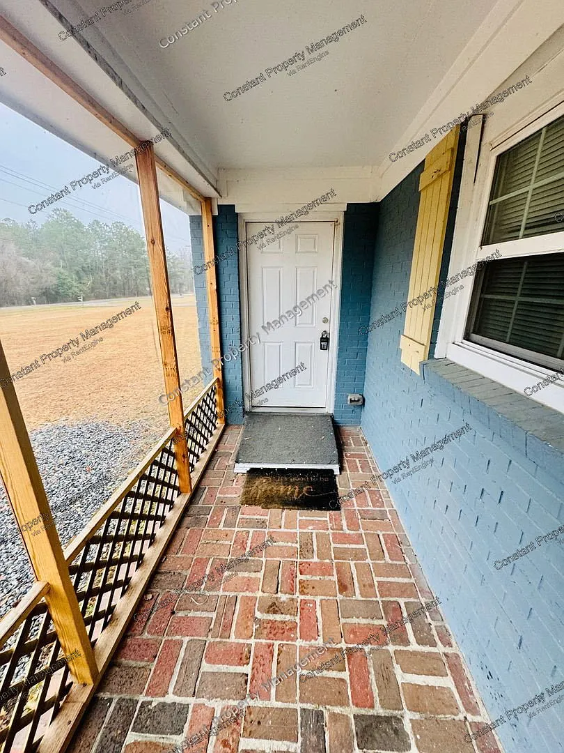 3 bed, 1.0 bath, 1247 sqft, $1,425 — Photo 2