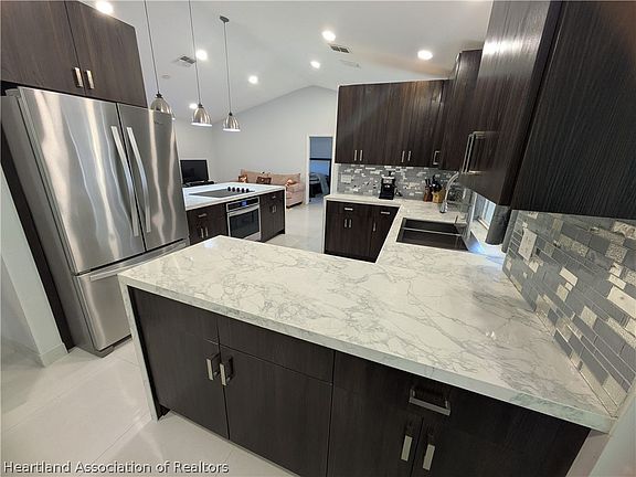 3rd image of 3102 Divot Rd