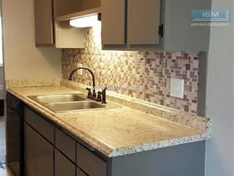 Lake Boulevard Apartment Homes — Photo 2