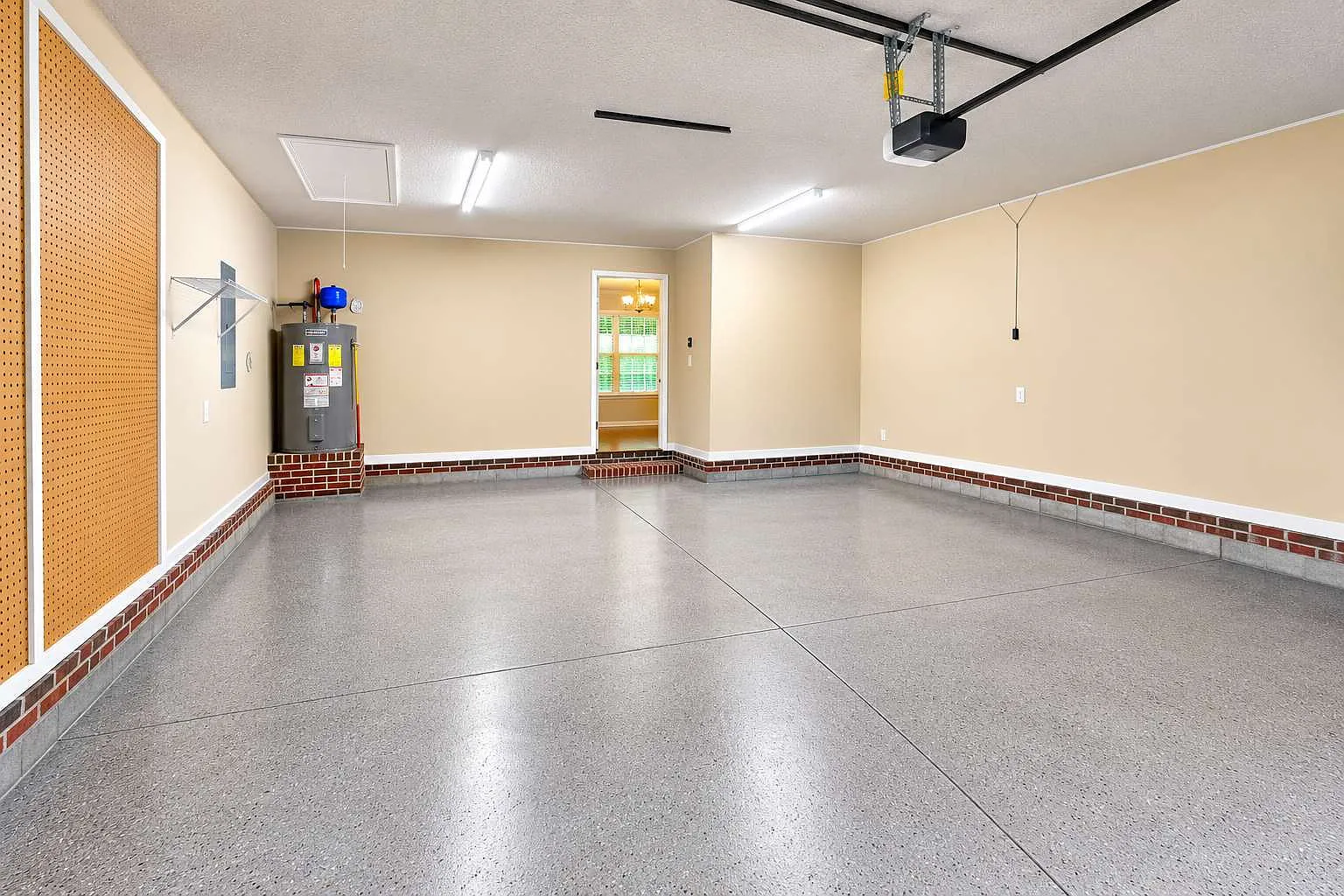 3 bed, 2.0 bath, $1,650 — Photo 2