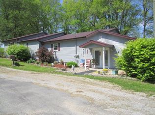 913 N 3rd St, Winslow, IN 47598