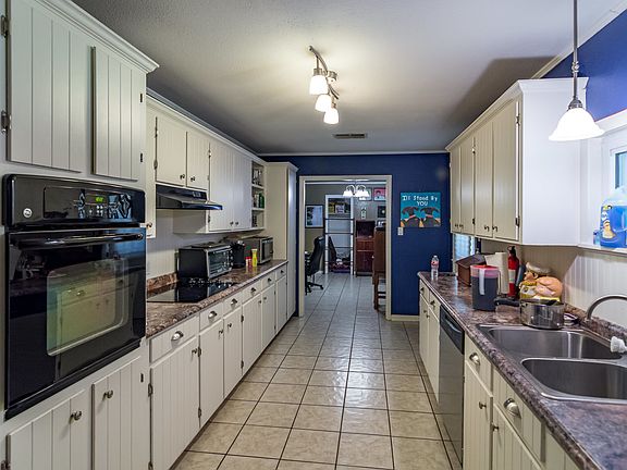 5th image of 124 Oaklawn Dr