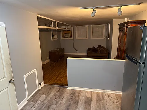 2139 W Touhy Ave #BASEMENT Photo 1