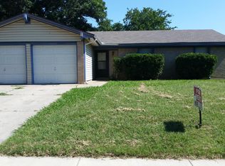 211 Blair Ln, Arlington, TX 76014