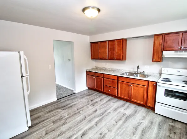 11125 Youngstown Pittsburgh Rd APT 4, New Middletown, OH 44442