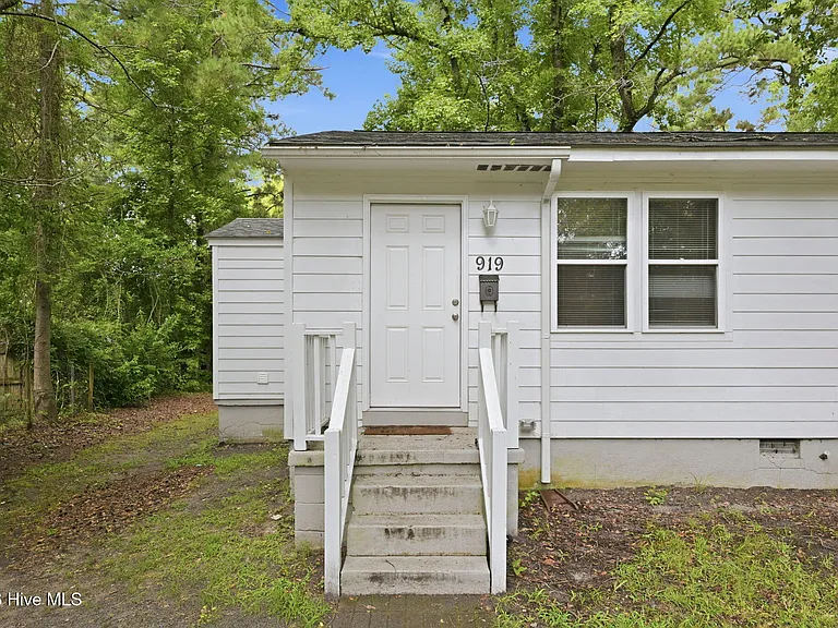 919 Tatum Dr — Photo 1