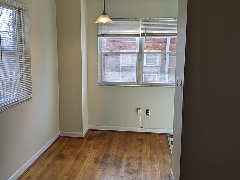 828 Argonne Ave NE #6 — Photo 6