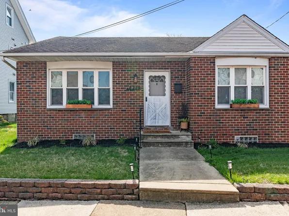 8239 Pine Rd, Philadelphia, PA 19111