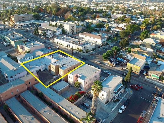 4th image of 4760 Melrose Ave