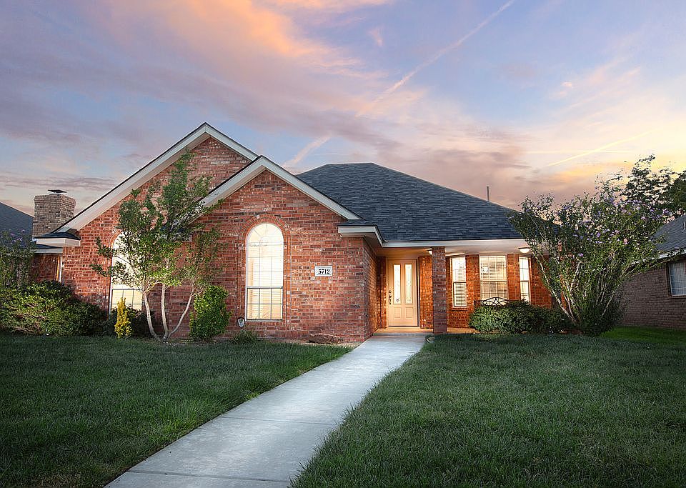 Great Curb Appeal & Lawn