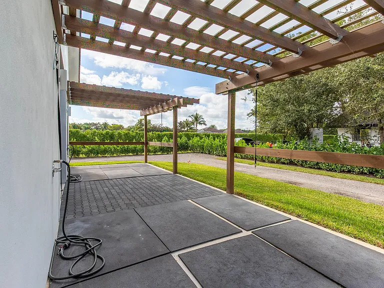 2889 Appaloosa Trl — Photo 40