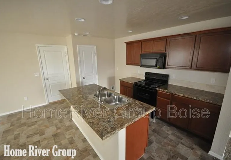 4265 S Overhill Way — Photo 3
