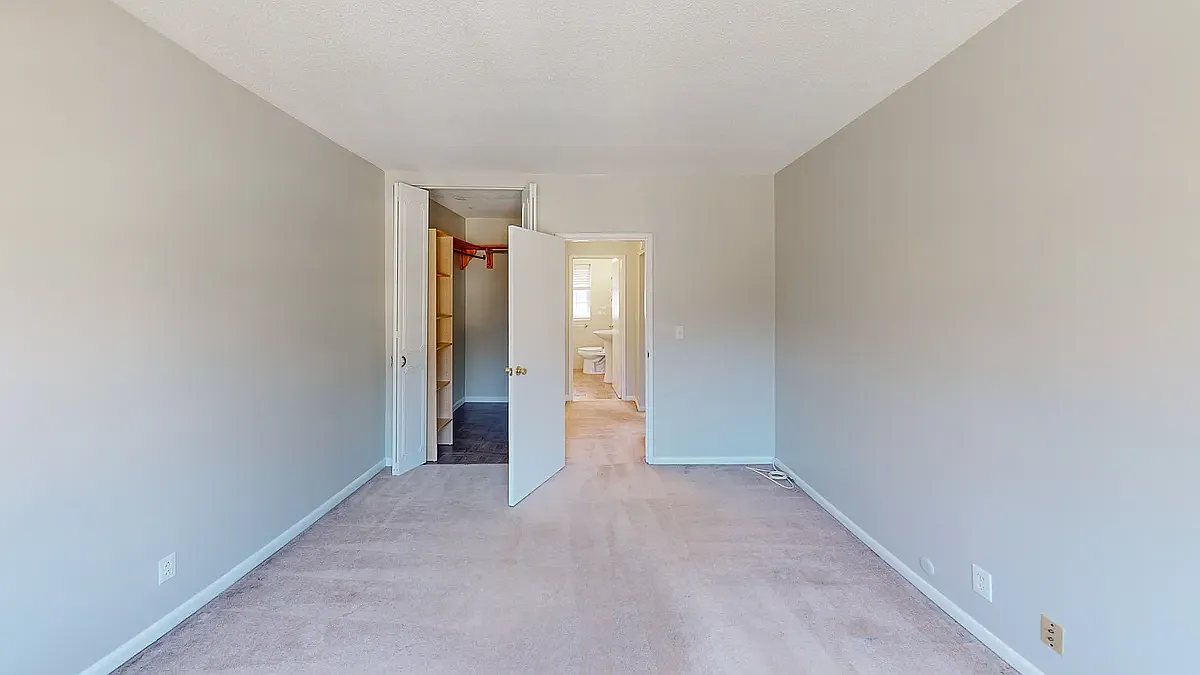 137 Lake Shore Rd — Photo 3