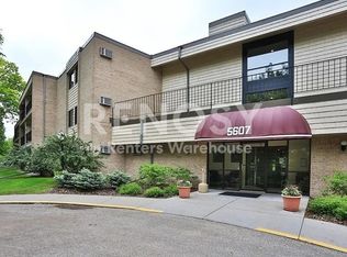 5607 Green Circle Dr APT 200, Minnetonka, MN 55343