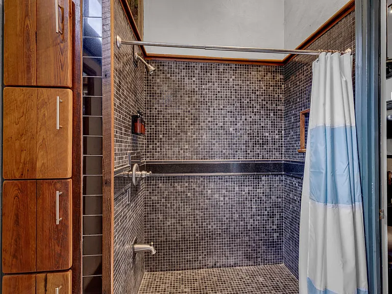 134 Sycamore St — Photo 49