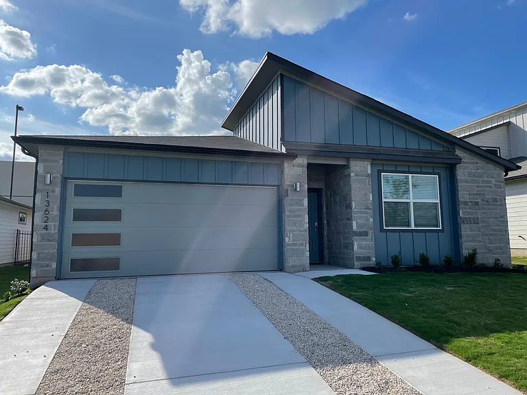 13624 Lubeck Dr — Photo 2