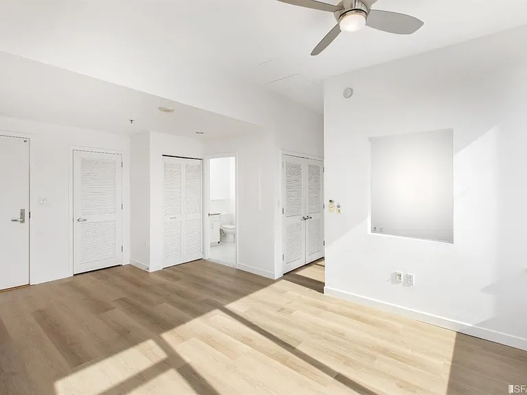 250 King St #368 — Photo 10