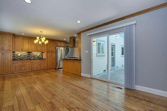 2040 Conifer Ln — Photo 11