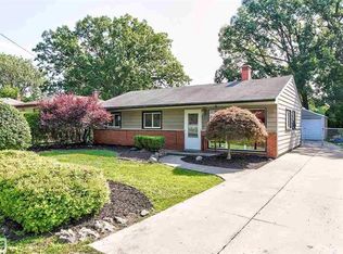 39314 Charbeneau St, Clinton Township, MI