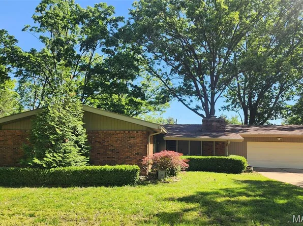 12532 Fee Fee Rd, Saint Louis, MO 63146