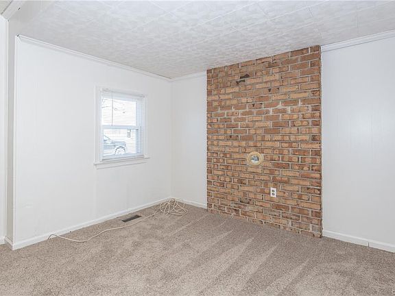 4th image of 2612 Pickett St