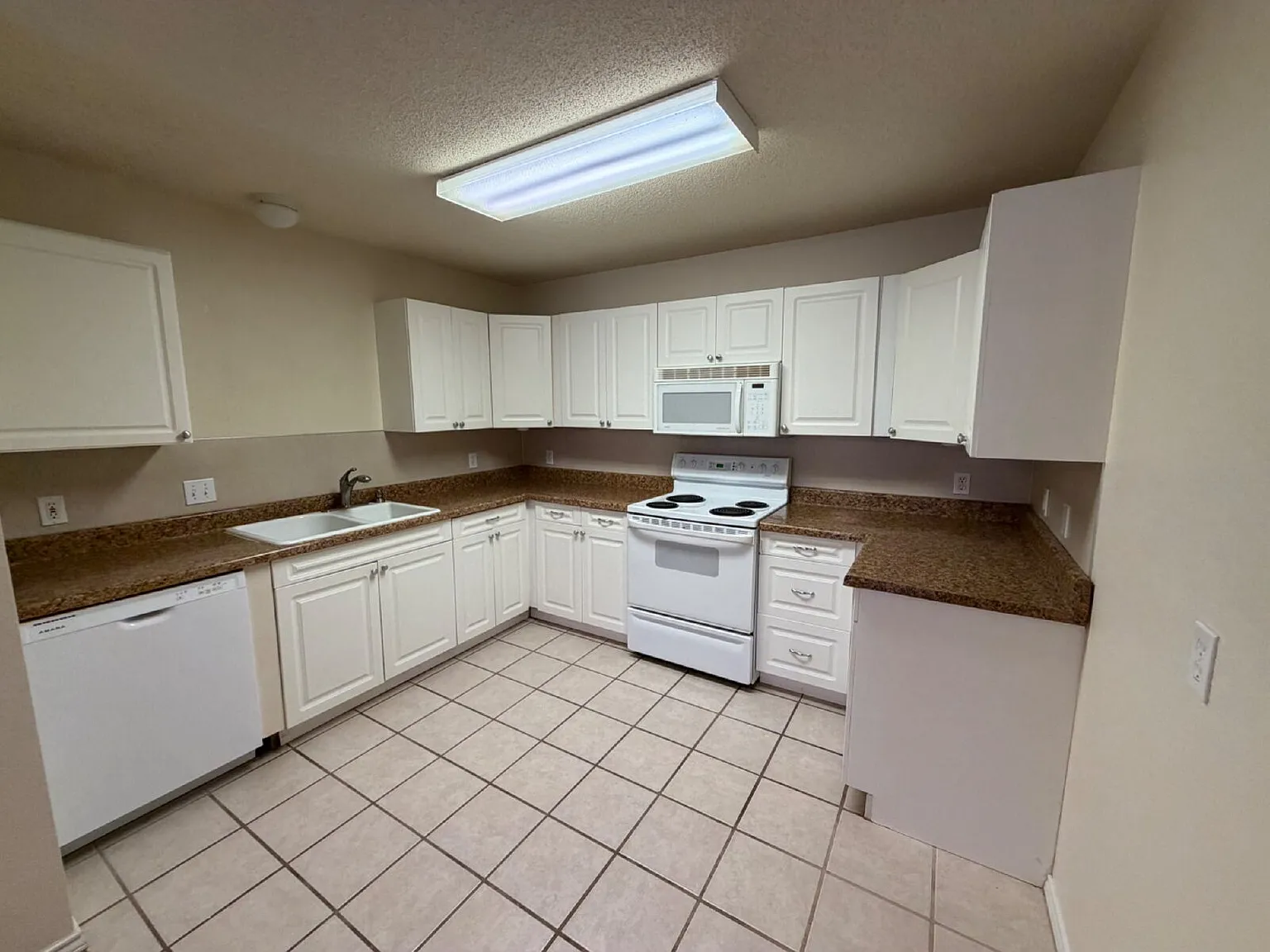 2 bed, 2.0 bath, 1589 sqft, $1,400 — Photo 4