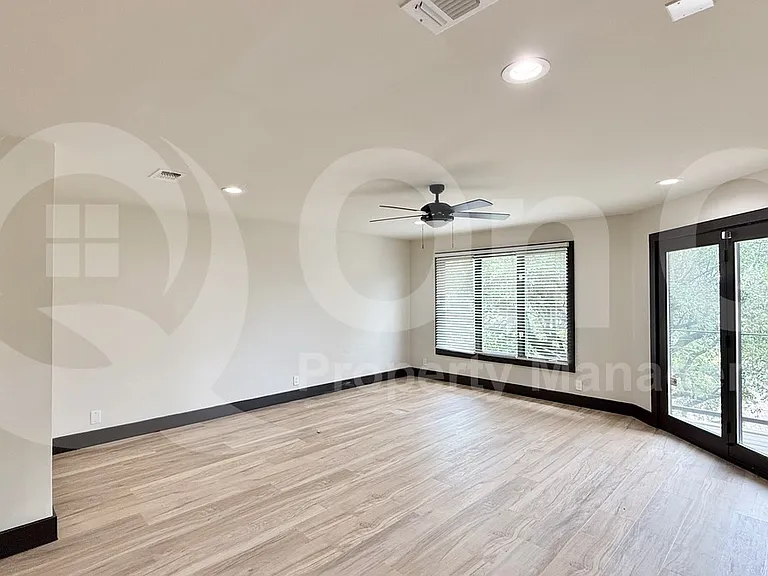 112 Paragon Ct — Photo 13