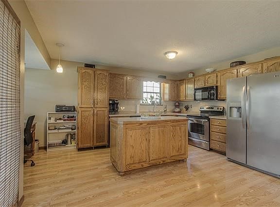 5th image of 401 Brookwood St