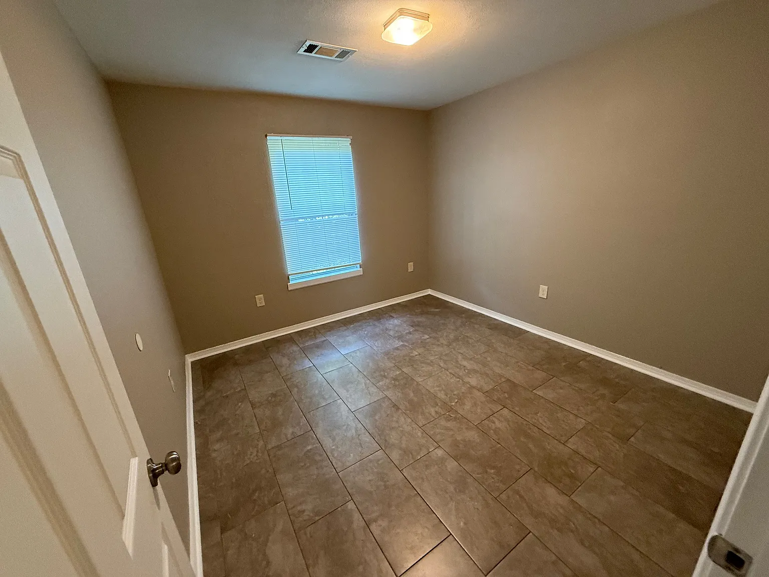 2 bed, 672 sqft, $800 — Photo 4