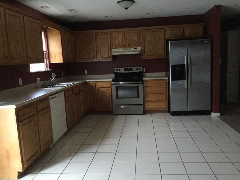 2nd image of 3000 Lowe Ln