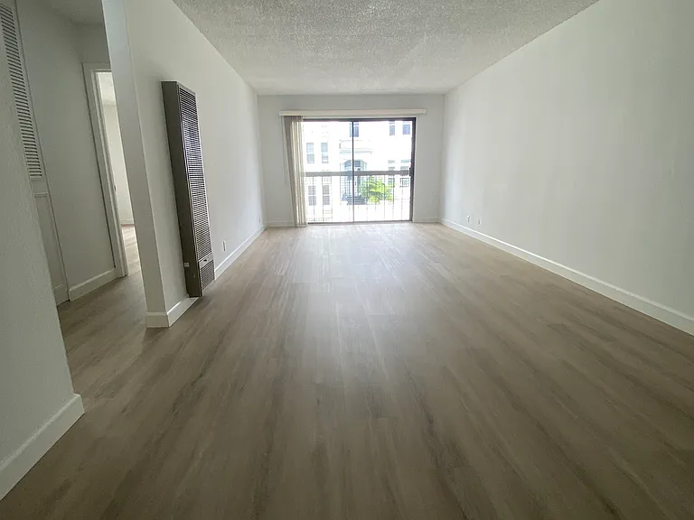 1940 Franklin St #202 — Photo 1