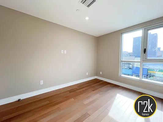 Rented by Realty 2000 Corp | media 20