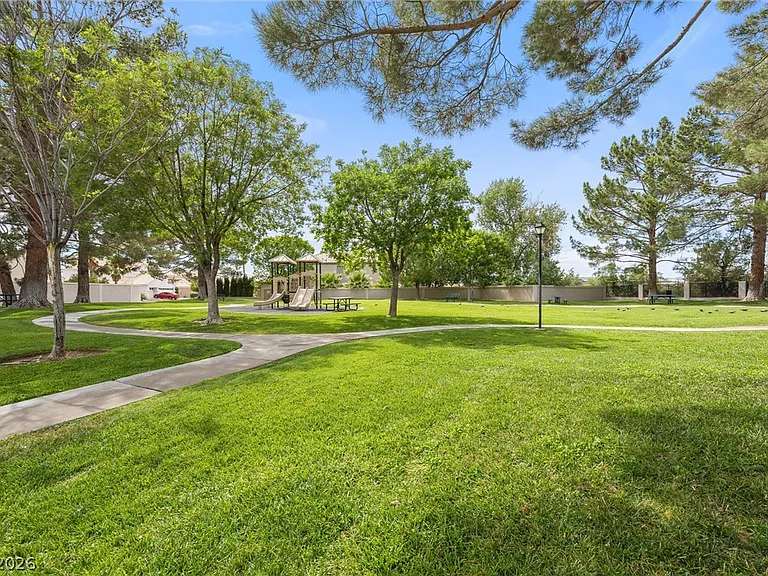 360 Humboldt North Dr — Photo 42