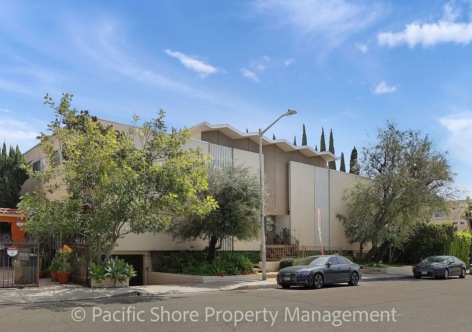868 West Knoll Apartments — Photo 1