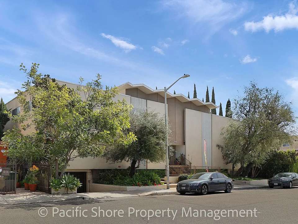 868 West Knoll Apartments