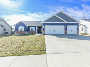 951 Mule Creek Dr, Wentzville, MO 63385