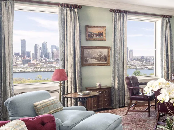 435 East 52nd Street image 9 of 21