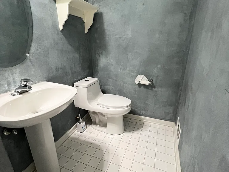 22464 Maison Carree Sq — Photo 9