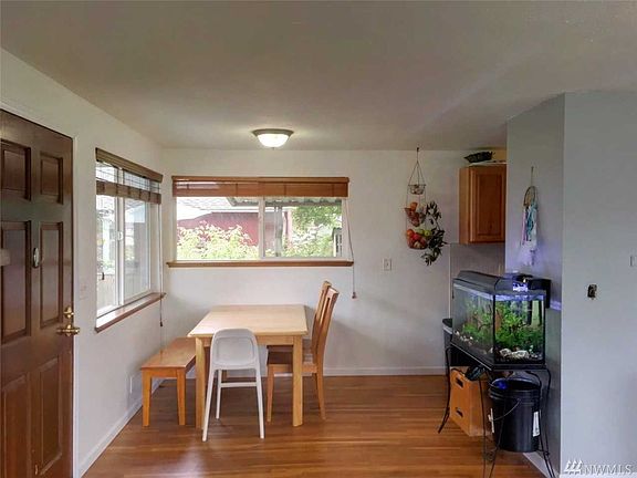 5th image of 2918 39th Ave NE
