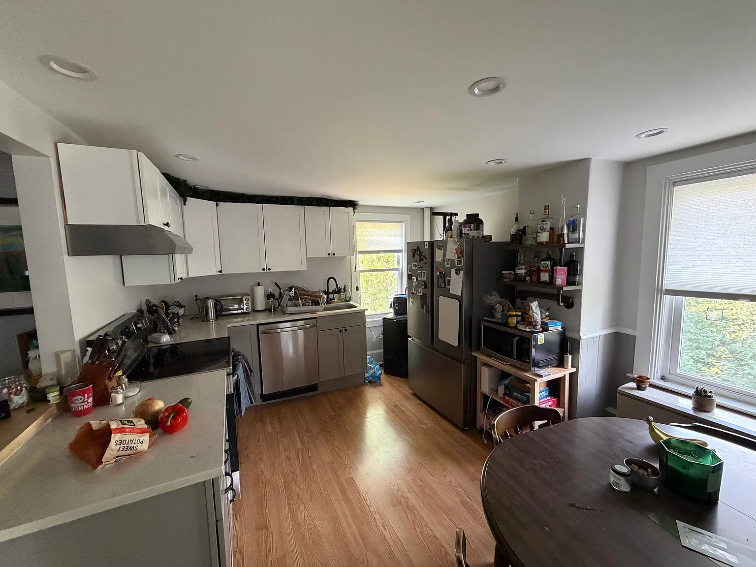 2 bed, 860 sqft, $2,050 — Photo 2