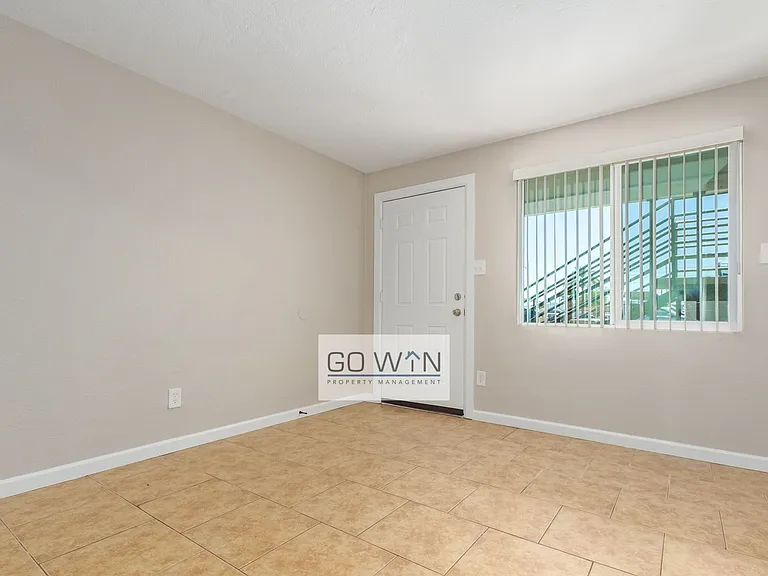 2146 E Taylor St — Photo 7